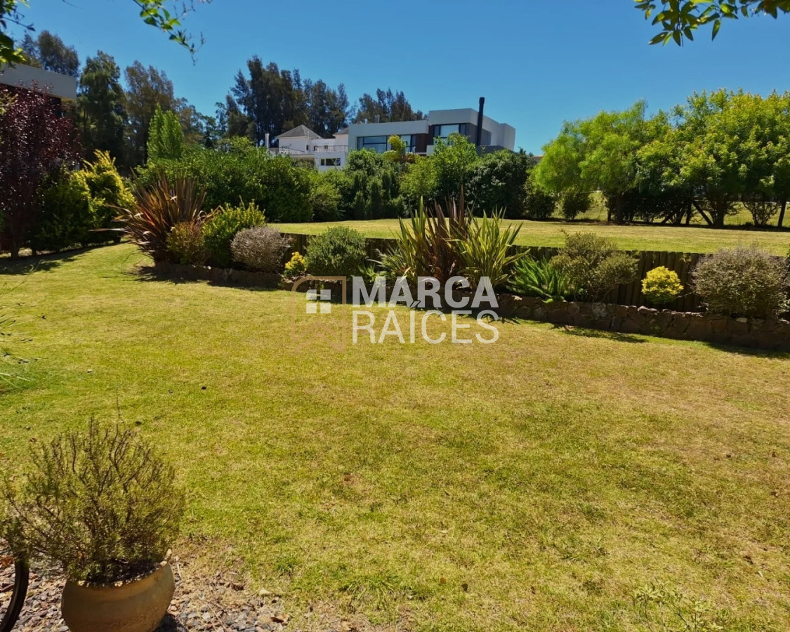 Casa ID.1803 - Casa en Venta Premium Altos de La Tahona 4 Dormitorios 4 Baños