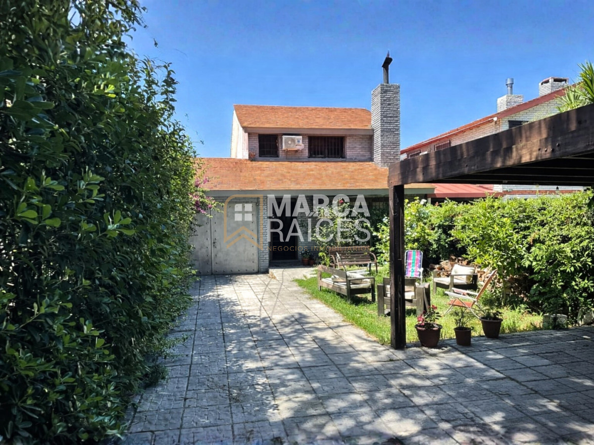 Casa ID.1907 - Venta Casa PH 3 Dormitorios 2 Baños 2 Pisos 4 Garages Parrillero Carrasco Sur Montevideo