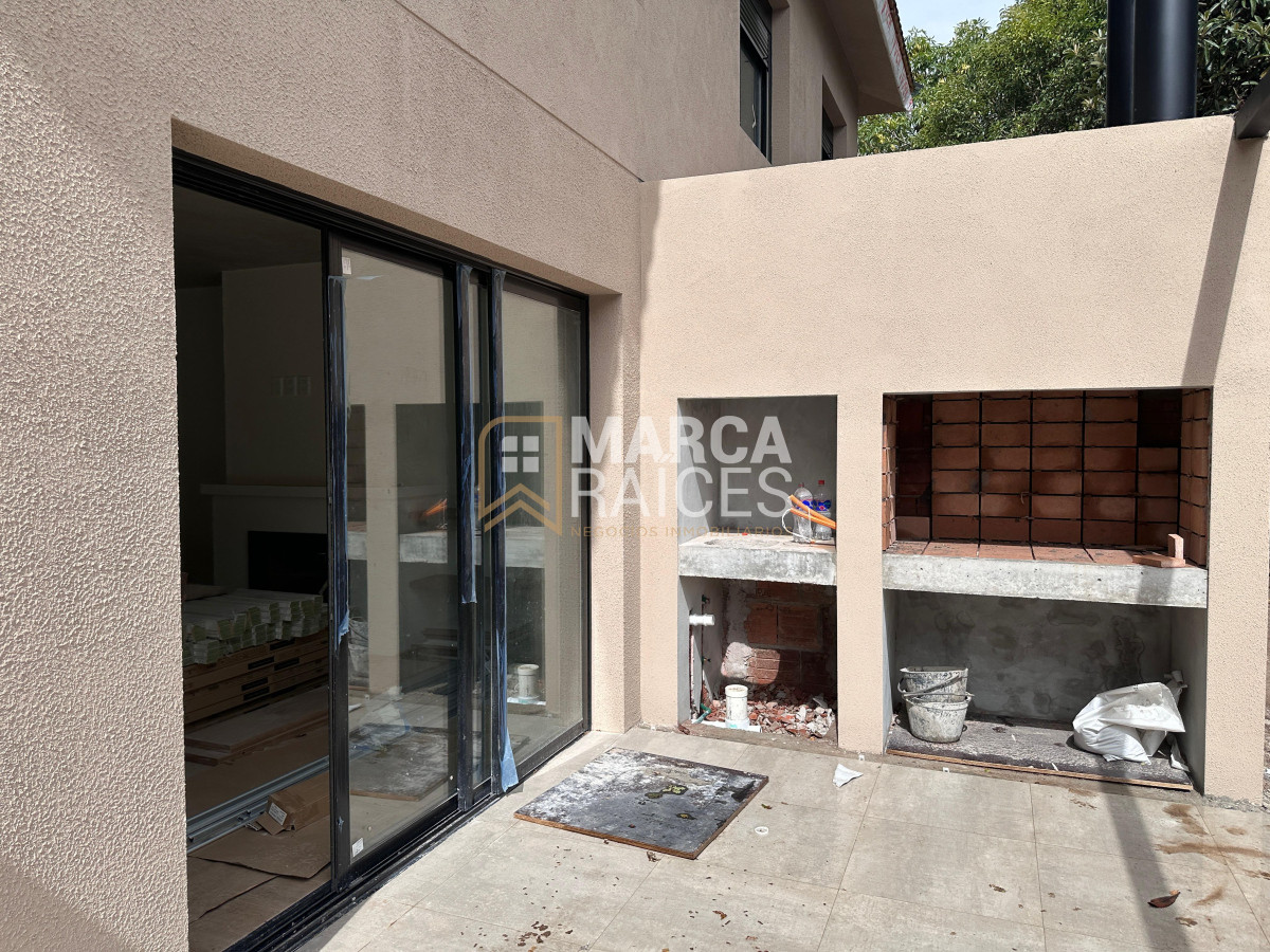 Casa ID.1331 - Venta casa de 3 dormitorios 2 baños parrillero y cochera en complejo privado a estrenar Prado Montevideo