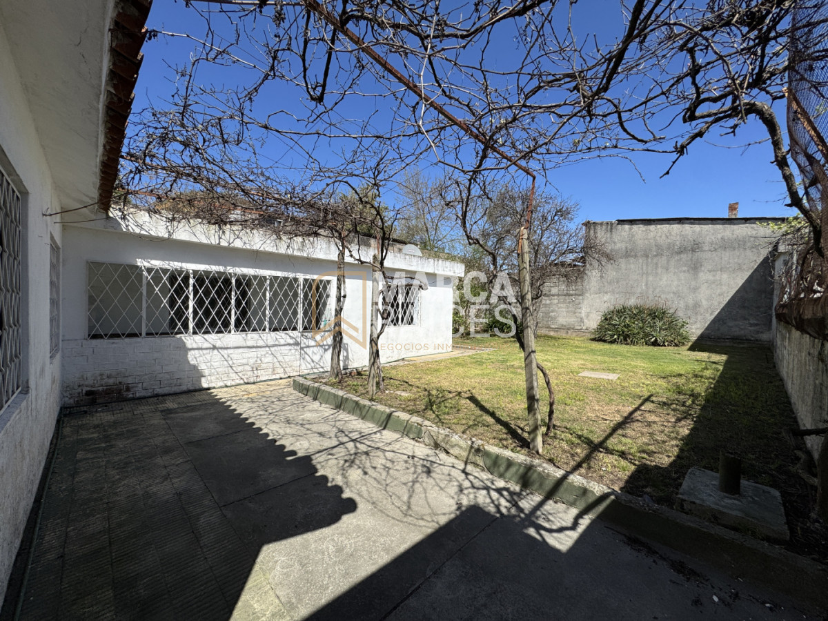 Casa ID.2763 - Venta Casa 4 Dormitorios Las Acacias, a una cuadra y media de Av. General Flores Montevideo
