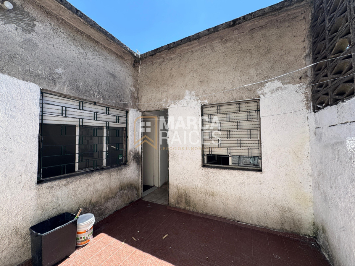 Casa ID.1776 - Alquiler Casa 3 Dormitorios Cocina Definida Living Amplio con Estufa a Leña Cochera Las Acacias Montevideo