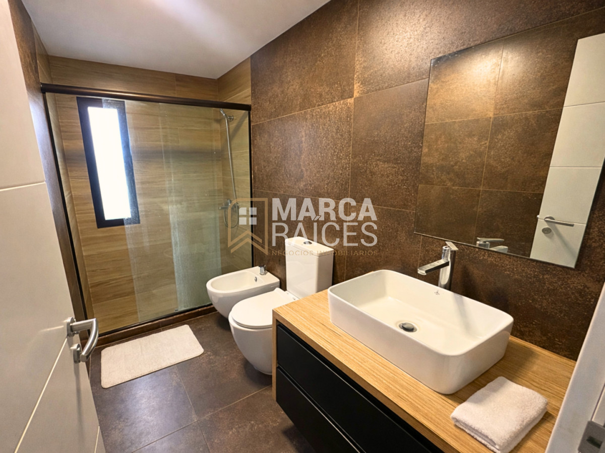 Casa ID.1721 - Venta Casa Premium 4 Dormitorios 2 Baños Cumbres de Carrasco (Barrio Privado) Canelones