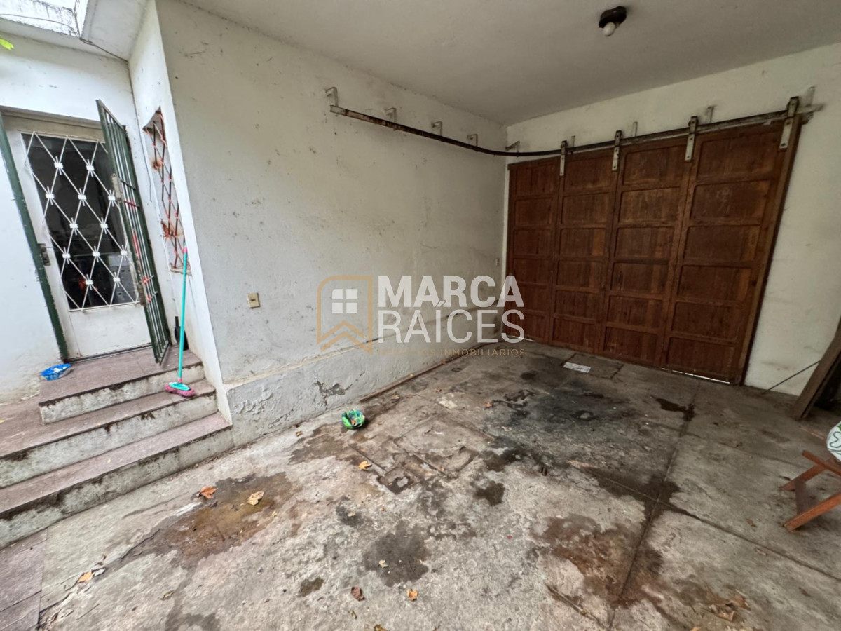 Casa ID.2027 - Venta Casa 3 Dormitorios 2 Baños Garage Patio Parrillero La Comercial Montevideo