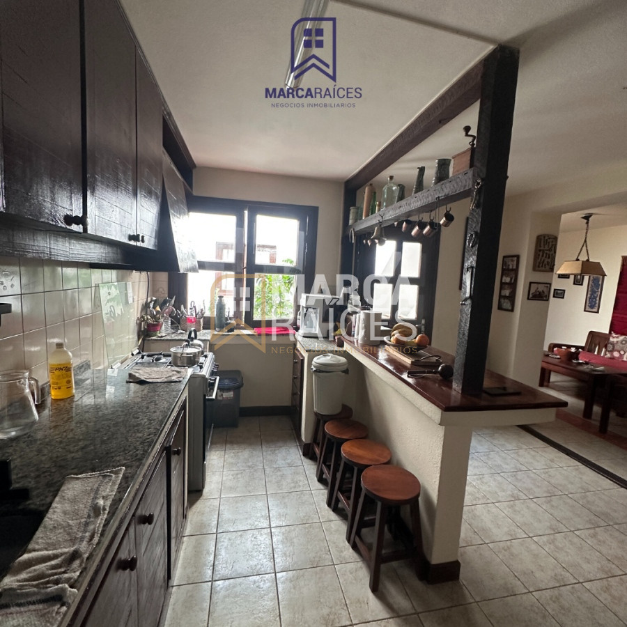 Casa ID.552 - Venta Casa Totalmente Reciclada 5 Dormitorios 2 Baños Centro Montevideo