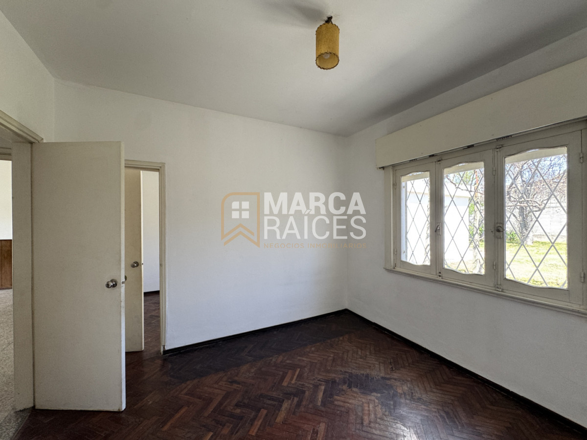 Casa ID.2763 - Venta Casa 4 Dormitorios Las Acacias, a una cuadra y media de Av. General Flores Montevideo
