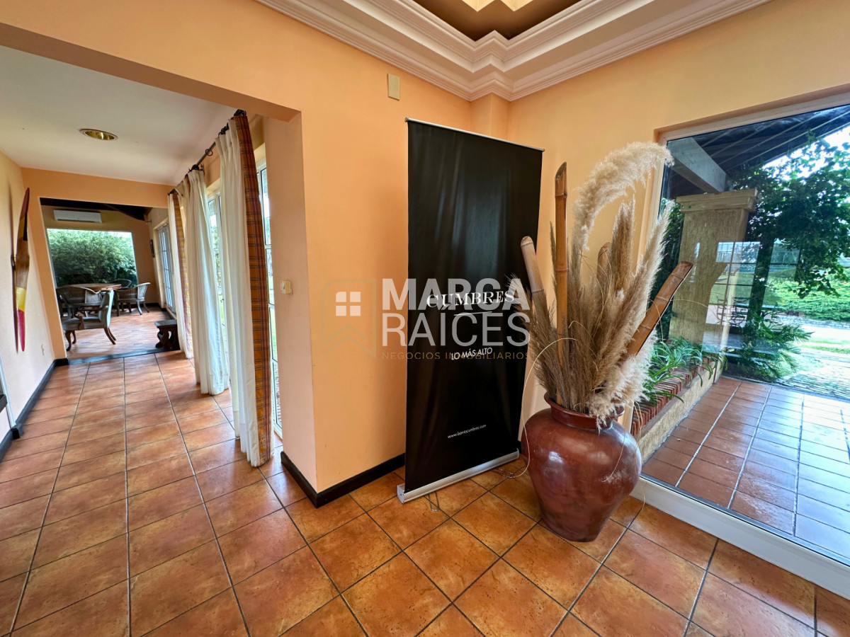 Casa ID.1721 - Venta Casa Premium 4 Dormitorios 2 Baños Cumbres de Carrasco (Barrio Privado) Canelones