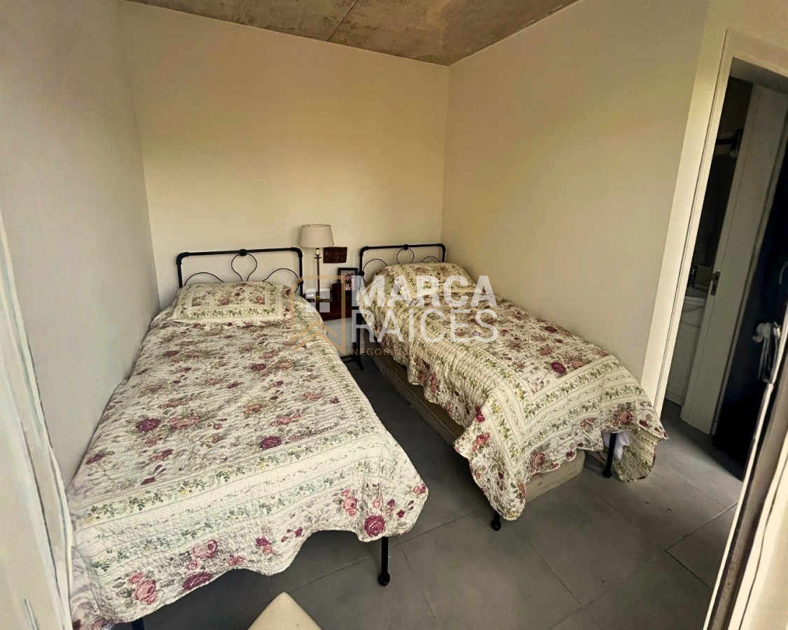 Casa ID.1800 - Casa en Venta Premium de 2 Pisos 4 Dormitorios 4 Baños Doble Garage Altos de La Tahona