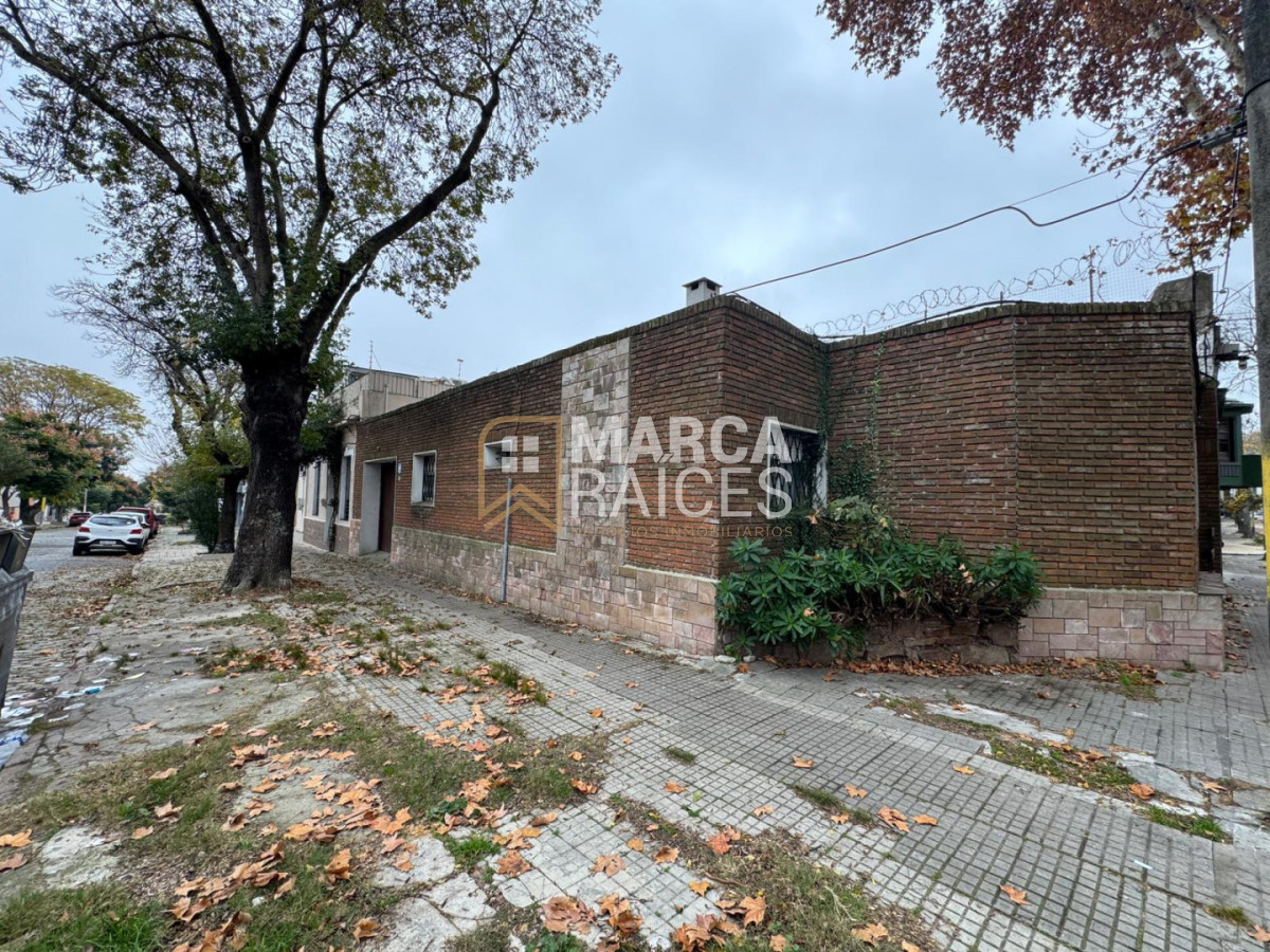 Casa ID.2027 - Venta Casa 3 Dormitorios 2 Baños Garage Patio Parrillero La Comercial Montevideo