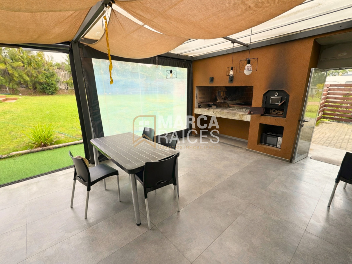 Casa ID.1721 - Venta Casa Premium 4 Dormitorios 2 Baños Cumbres de Carrasco (Barrio Privado) Canelones