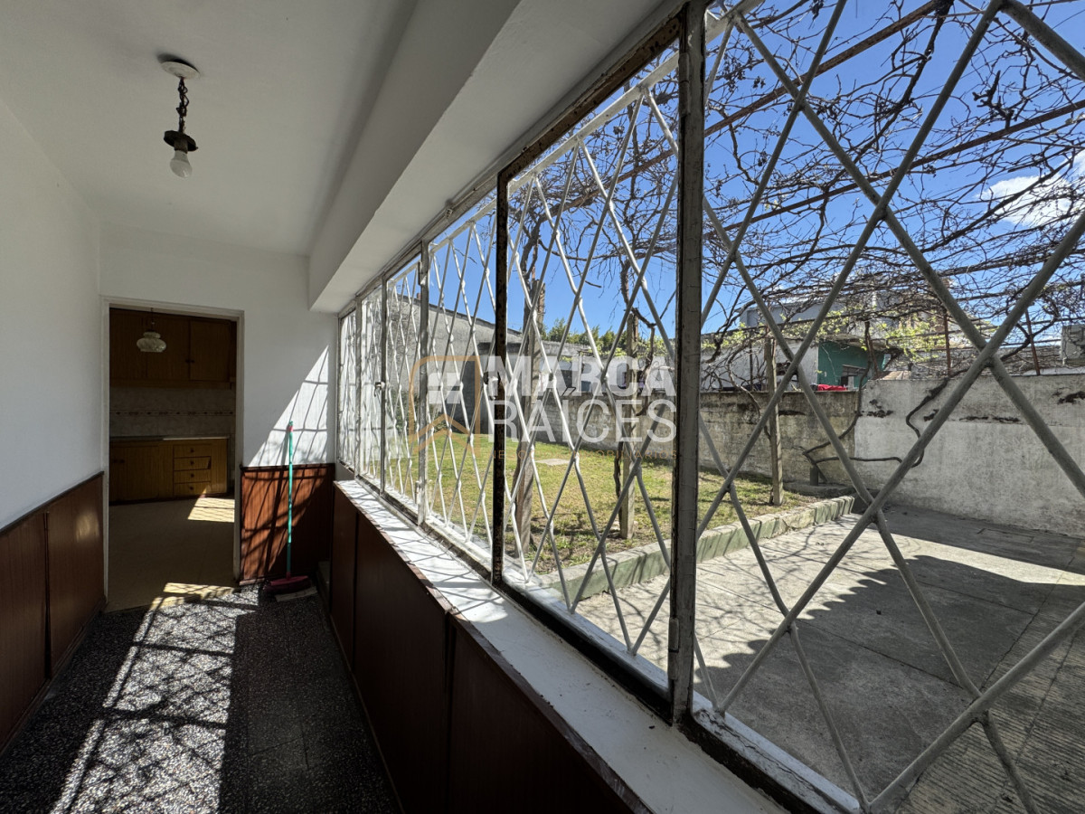 Casa ID.2763 - Venta Casa 4 Dormitorios Las Acacias, a una cuadra y media de Av. General Flores Montevideo
