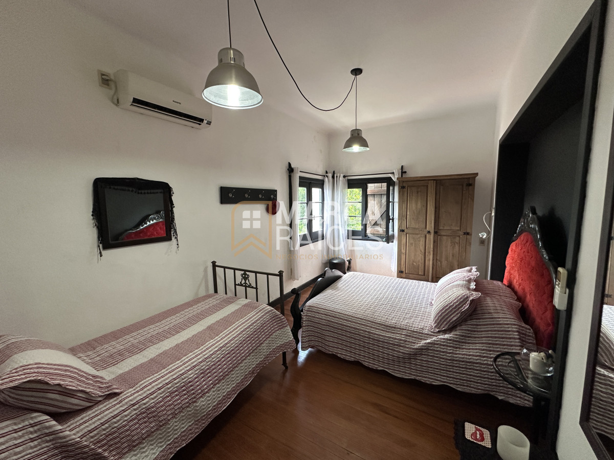 Casa ID.1076 - Casa En Venta 2 Plantas Unica Con Esta Construccion Equipada Terreno 950 m2 Mucha Seguridad Posibilidad de 2 Casas Piedras Blancas Montevideo