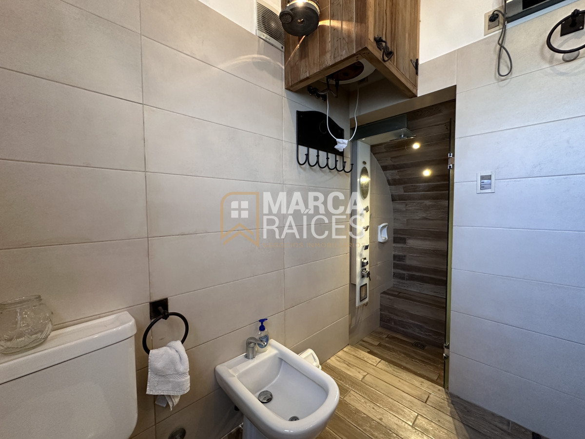 Casa ID.1076 - Casa En Venta 2 Plantas Unica Con Esta Construccion Equipada Terreno 950 m2 Mucha Seguridad Posibilidad de 2 Casas Piedras Blancas Montevideo