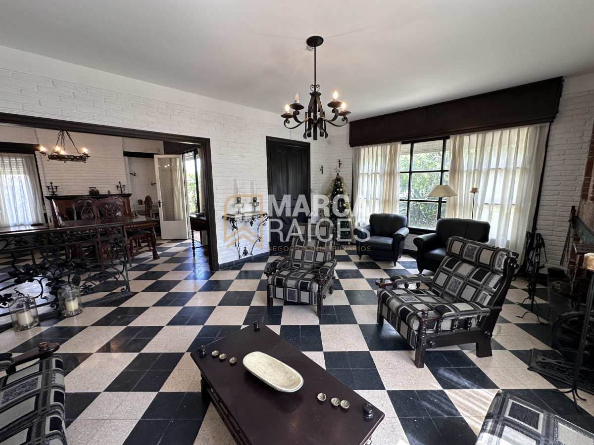 Casa ID.1076 - Casa En Venta 2 Plantas Unica Con Esta Construccion Equipada Terreno 950 m2 Mucha Seguridad Posibilidad de 2 Casas Piedras Blancas Montevideo