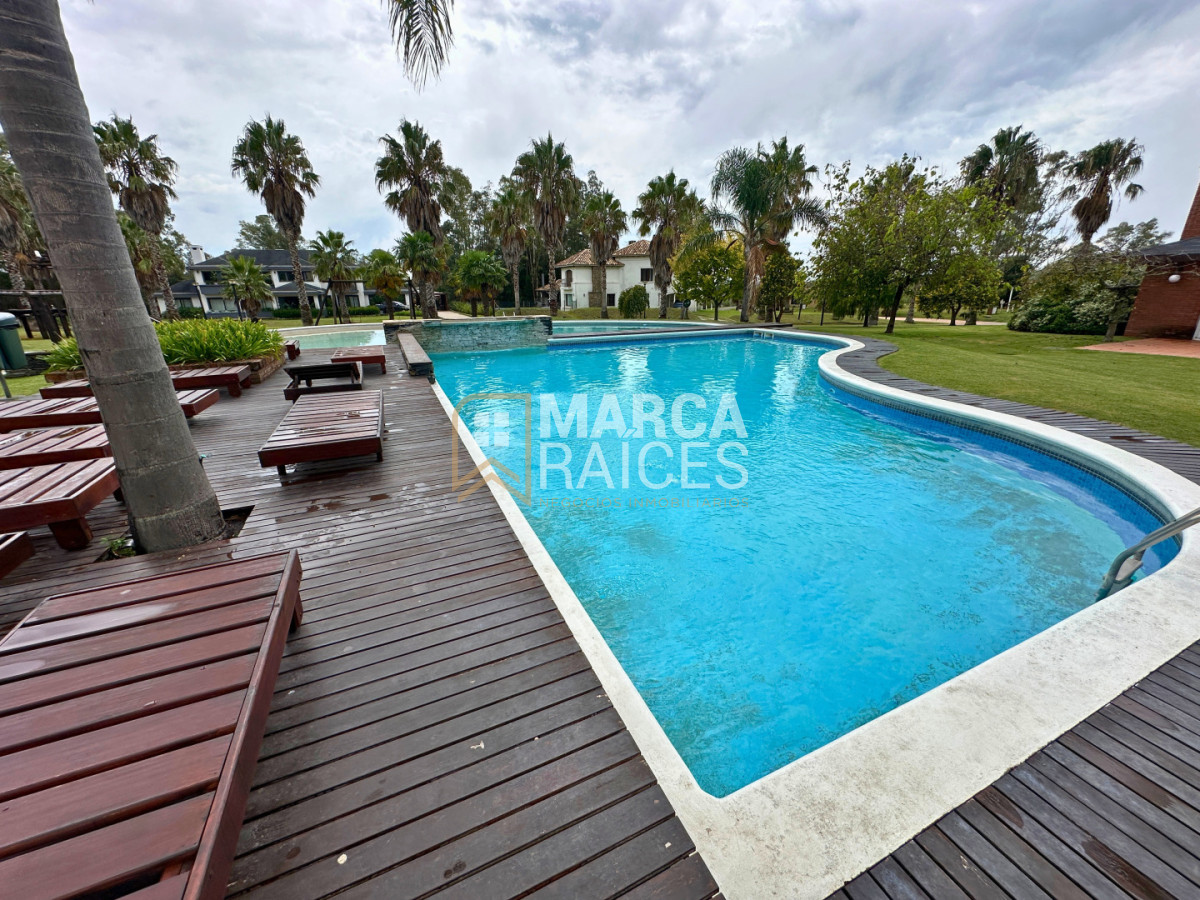 Casa ID.1721 - Venta Casa Premium 4 Dormitorios 2 Baños Cumbres de Carrasco (Barrio Privado) Canelones