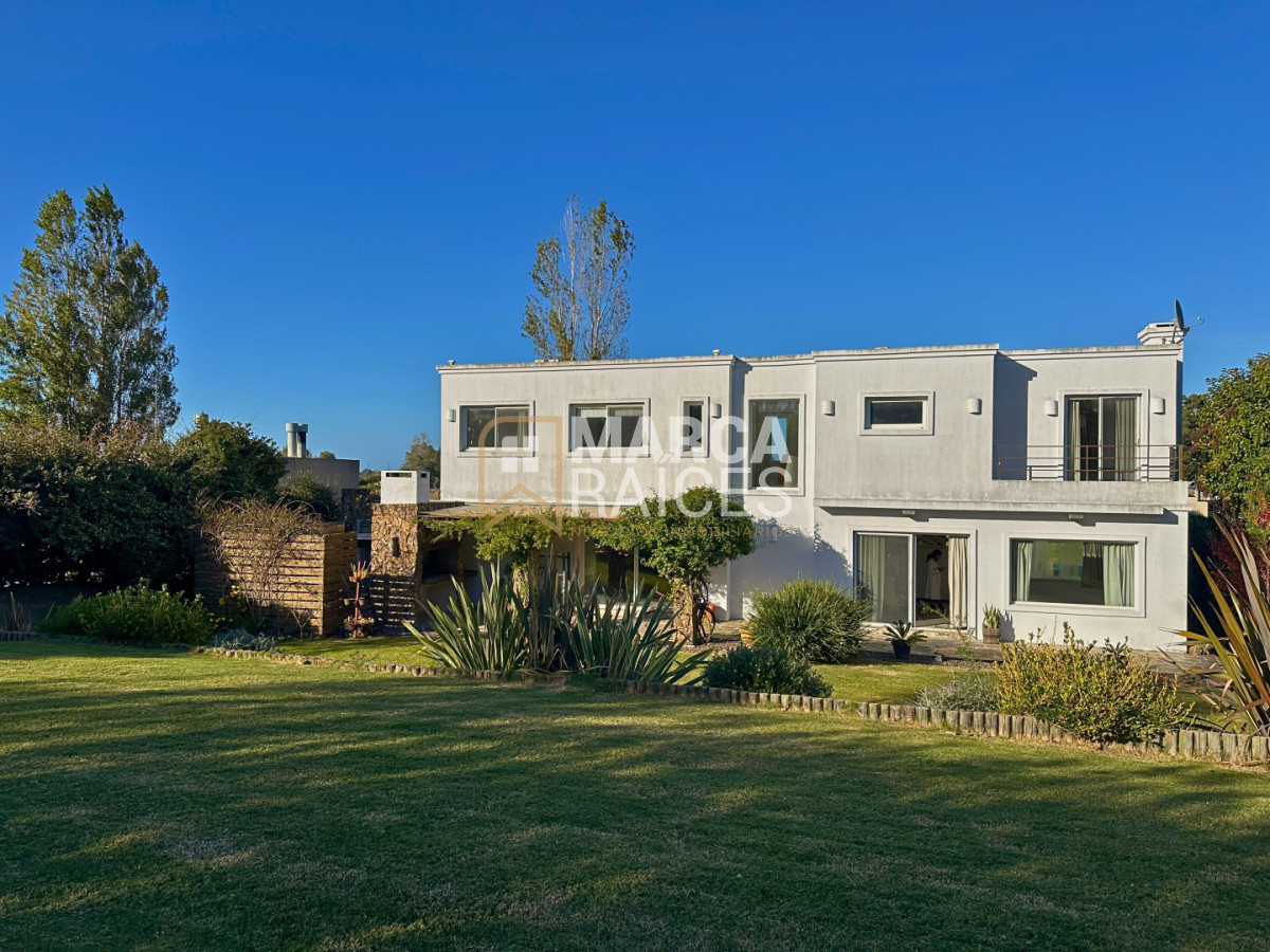 Casa ID.1803 - Venta Casa Premium Altos de La Tahona 4 Dormitorios 4 Baños