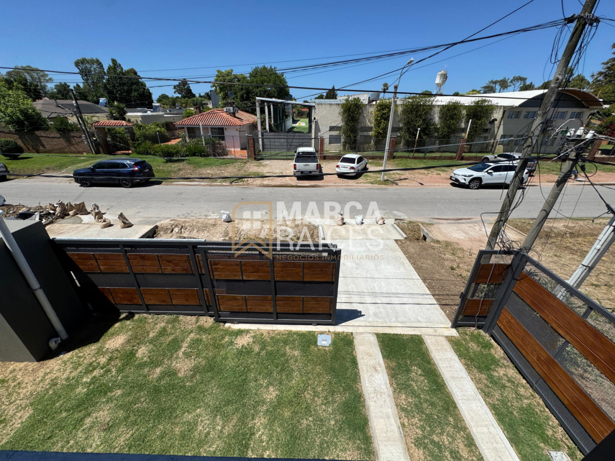 Casa ID.1810 - Venta Casa 3 Dormitorios en Ciudad de la Costa - Jardín Privado - Ley de Vivienda Promovida Aptas Banco Cochera Doble Canelones