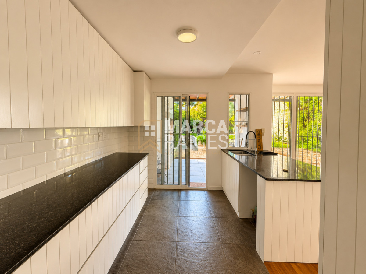 Casa ID.2037 - Venta Casa Ph Independiente 3 Dormitorios 3 Baños Piscina Climatizada Parrillero Cochera Parque Miramar 