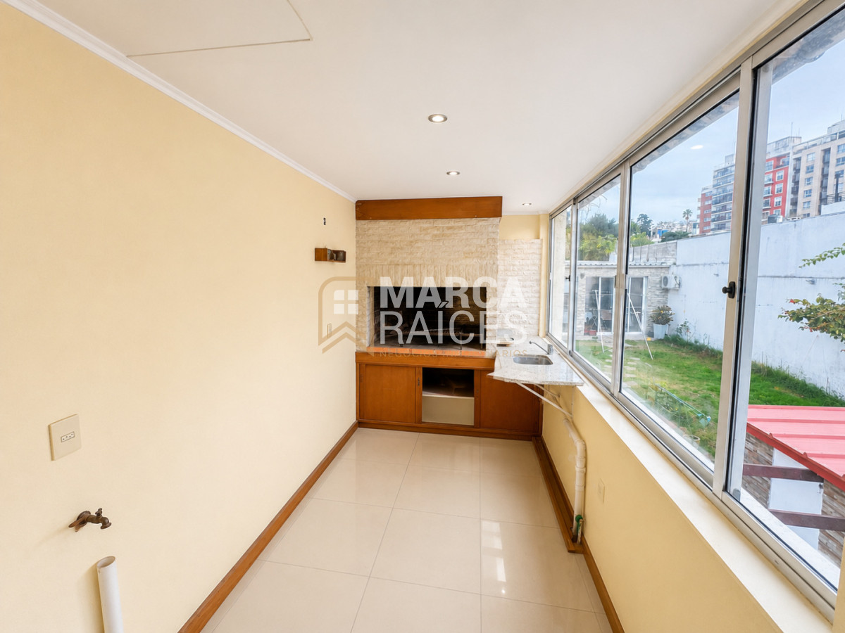 Casa ID.2580 - Alquiler Casa Pocitos 3 dormitorios 3 baños Terraza con parrillero Ideal Vivienda o Empresa Pocitos Montevideo