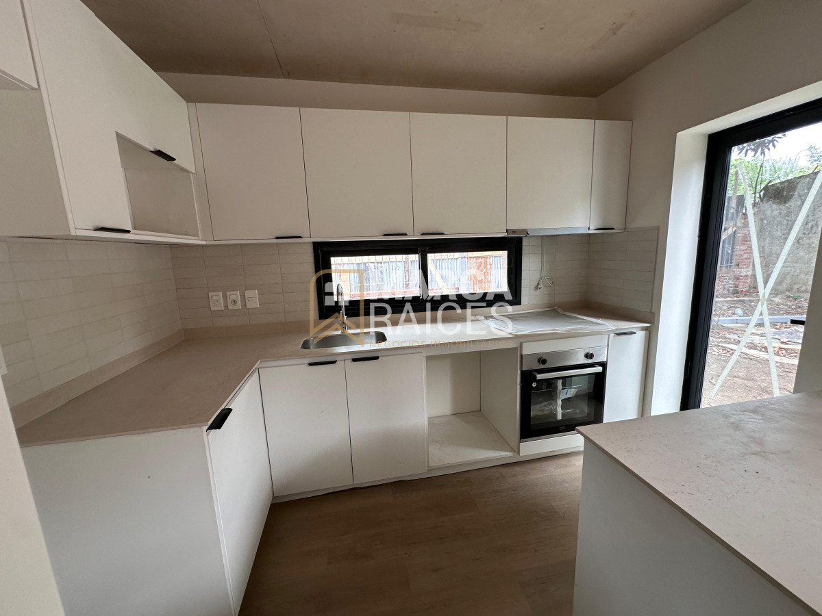 Casa ID.1331 - Venta casa de 3 dormitorios 2 baños parrillero y cochera en complejo privado a estrenar Prado Montevideo