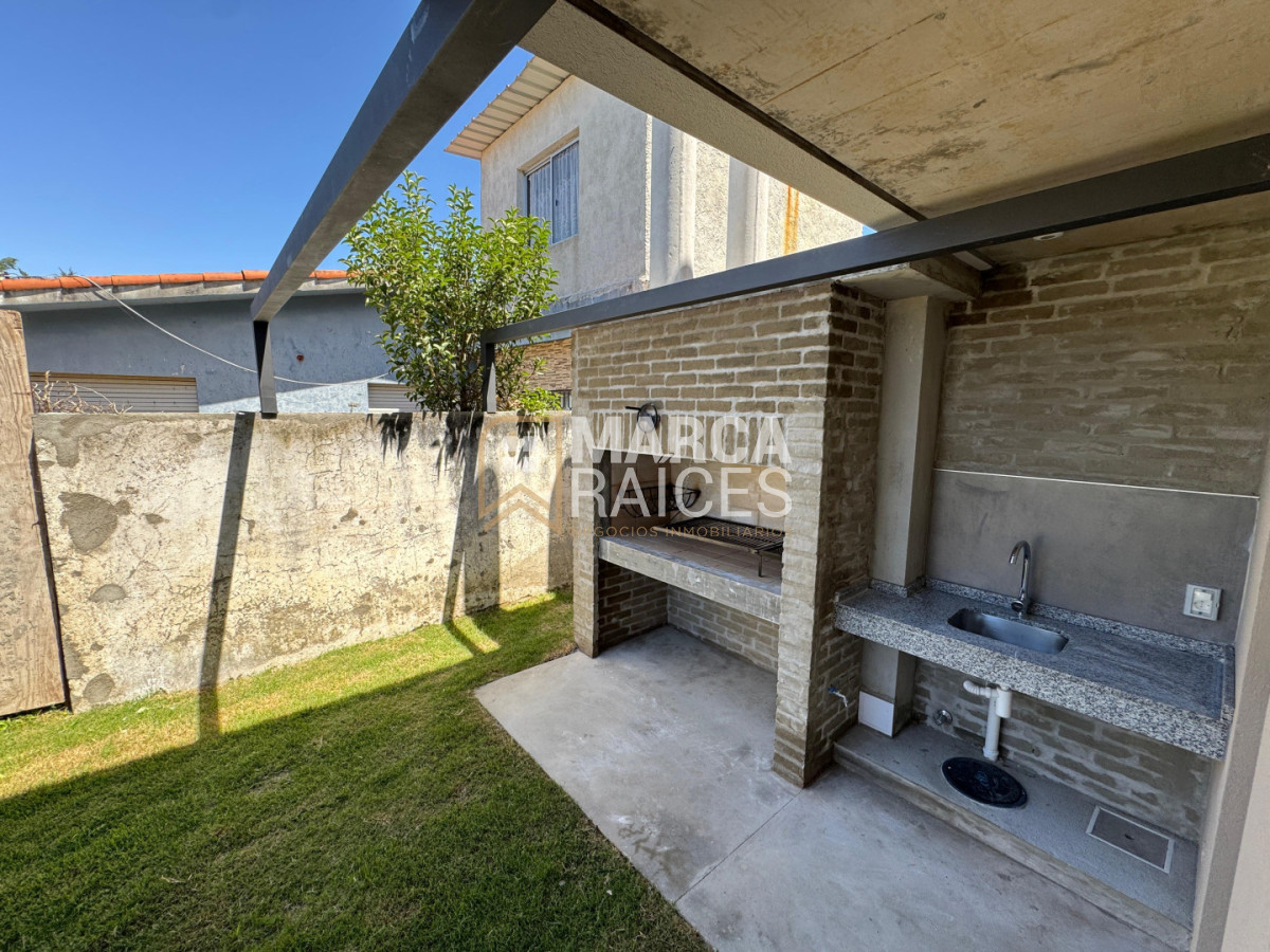 Casa ID.1810 - Venta Casa 3 Dormitorios en Ciudad de la Costa - Jardín Privado - Ley de Vivienda Promovida Aptas Banco Cochera Doble Canelones