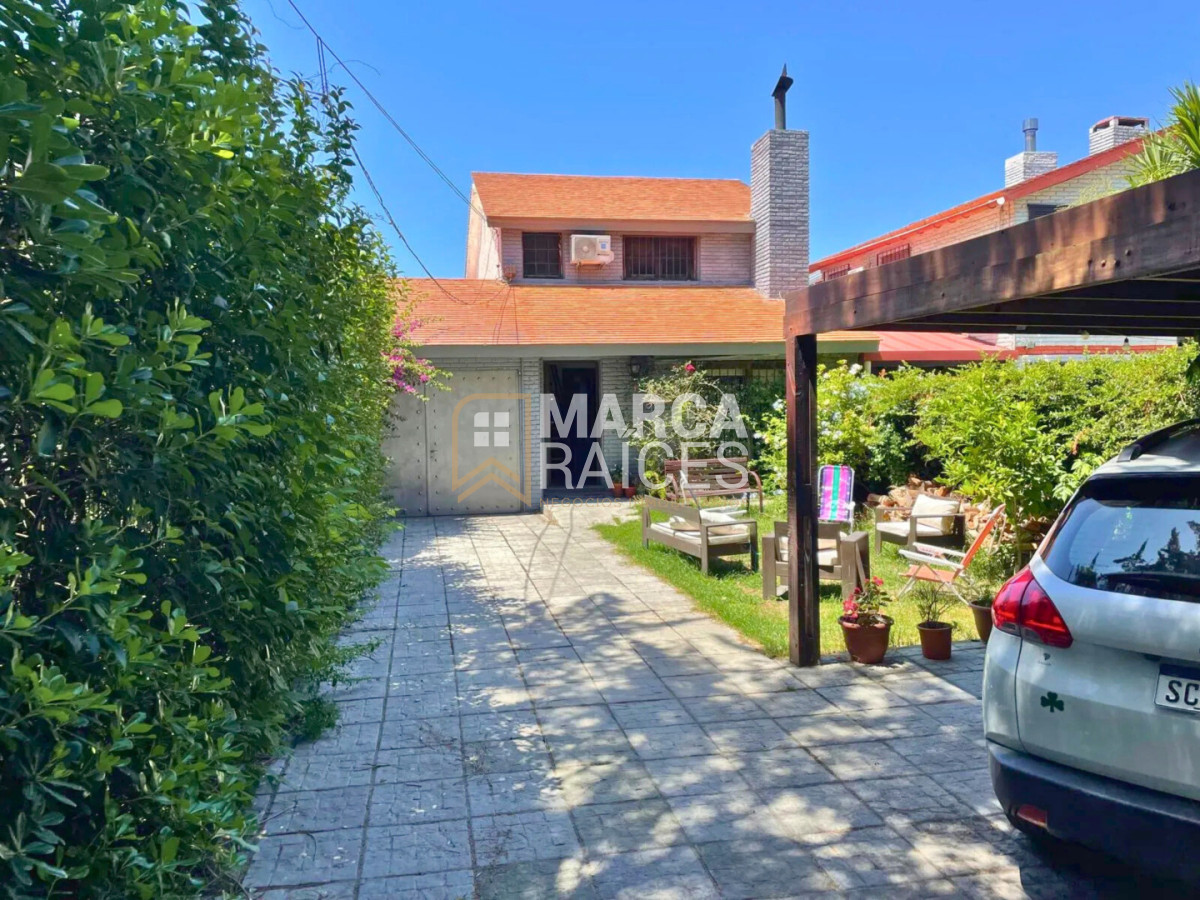 Casa ID.1907 - Venta Casa PH 3 Dormitorios 2 Baños 2 Pisos 4 Garages Parrillero Carrasco Sur Montevideo