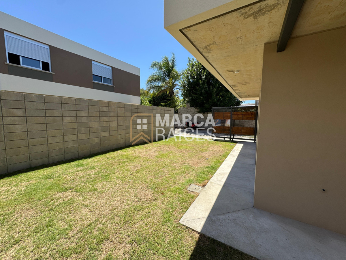 Casa ID.1508 - Venta Casa 3 Dormitorios en Ciudad de la Costa - Jardín Privado - Ley de Vivienda Promovida Aptas Banco Cochera Doble Canelones