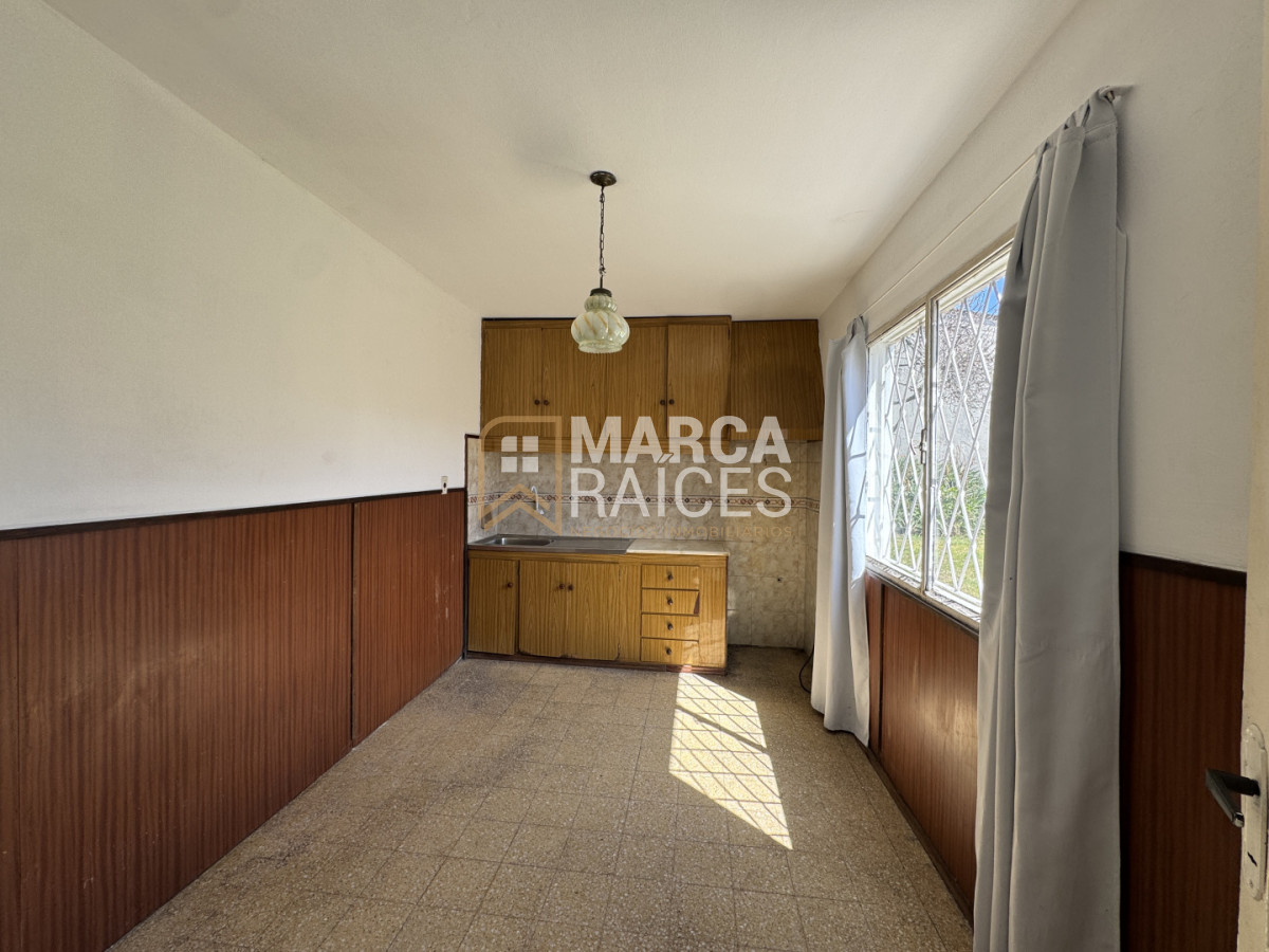 Casa ID.2763 - Venta Casa 4 Dormitorios Las Acacias, a una cuadra y media de Av. General Flores Montevideo