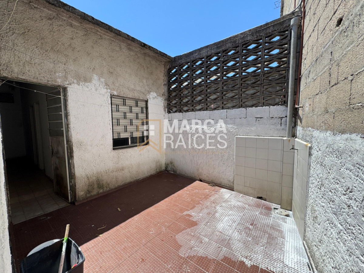 Casa ID.1776 - Alquiler Casa 3 Dormitorios Cocina Definida Living Amplio con Estufa a Leña Cochera Las Acacias Montevideo