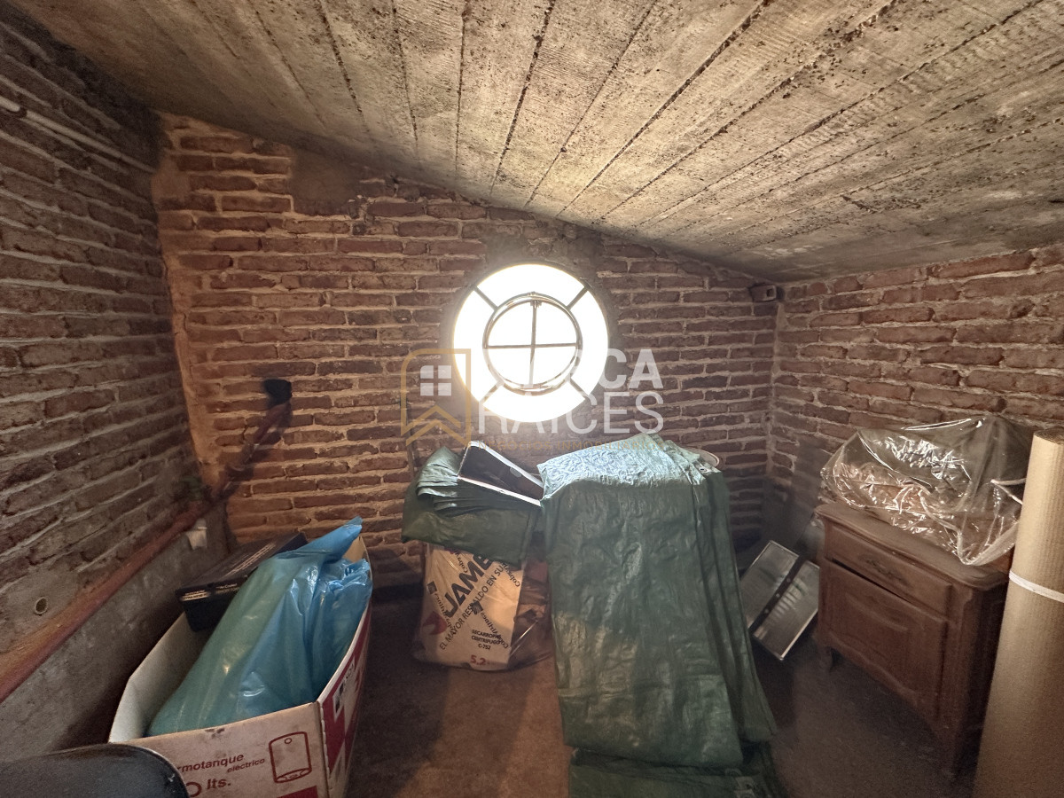 Casa ID.1076 - Casa En Venta 2 Plantas Unica Con Esta Construccion Equipada Terreno 950 m2 Mucha Seguridad Posibilidad de 2 Casas Piedras Blancas Montevideo