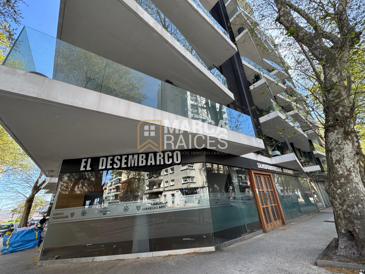 Local Comercial ID.1654 - Alquiler Local comercial de buenas dimensiones en esquina Centro Montevideo