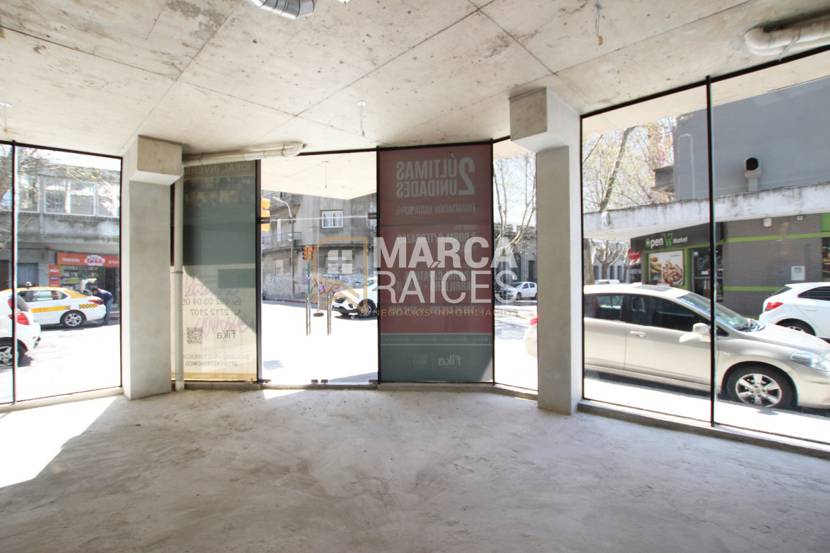 Local Comercial ID.1515 - Venta Local comercial nuevo con muy buena renta en Cordon Montevideo
