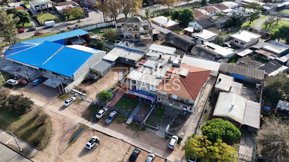 Local Comercial ID.1478 - Gran Oportunidad Venta Local + 2 casas + Depósito en esquina estratégica con Comercio Funcionando Paso de La Arena Montevideo
