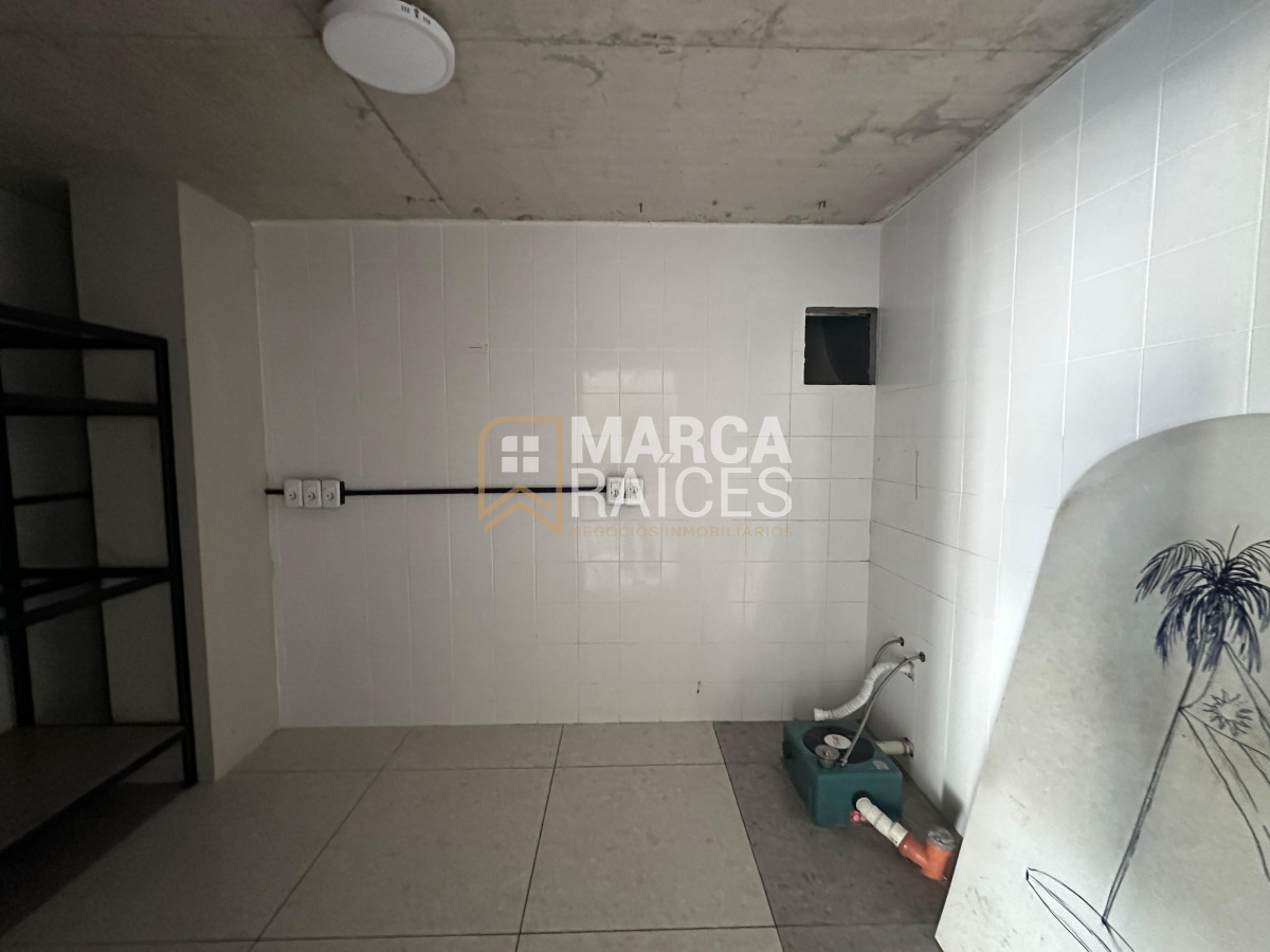 Local Comercial ID.1652 - Alquiler Local Comercial moderno de gran metraje Centro Montevideo
