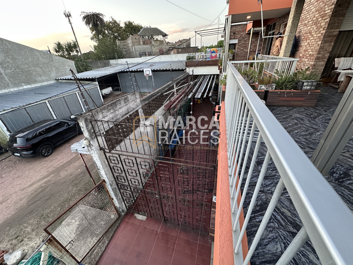 Local Comercial ID.1530 - Venta Local + 2 casas + Depósito en Esquina Estratégica Paso de La Arena Montevideo