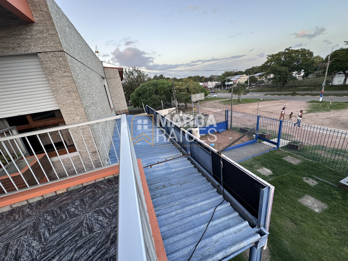 Local Comercial ID.1530 - Venta Local + 2 casas + Depósito en Esquina Estratégica Paso de La Arena Montevideo