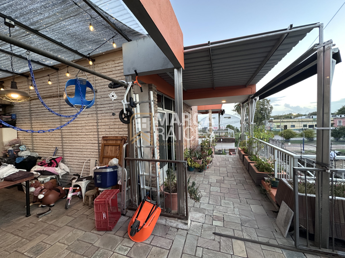 Local Comercial ID.1530 - Venta Local + 2 casas + Depósito en Esquina Estratégica Paso de La Arena Montevideo