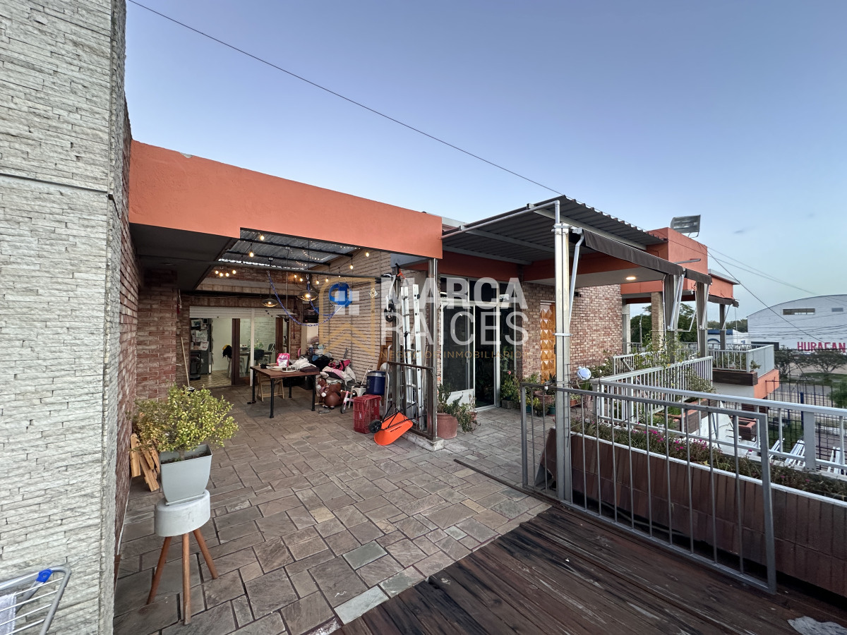Local Comercial ID.1530 - Venta Local + 2 casas + Depósito en Esquina Estratégica Paso de La Arena Montevideo