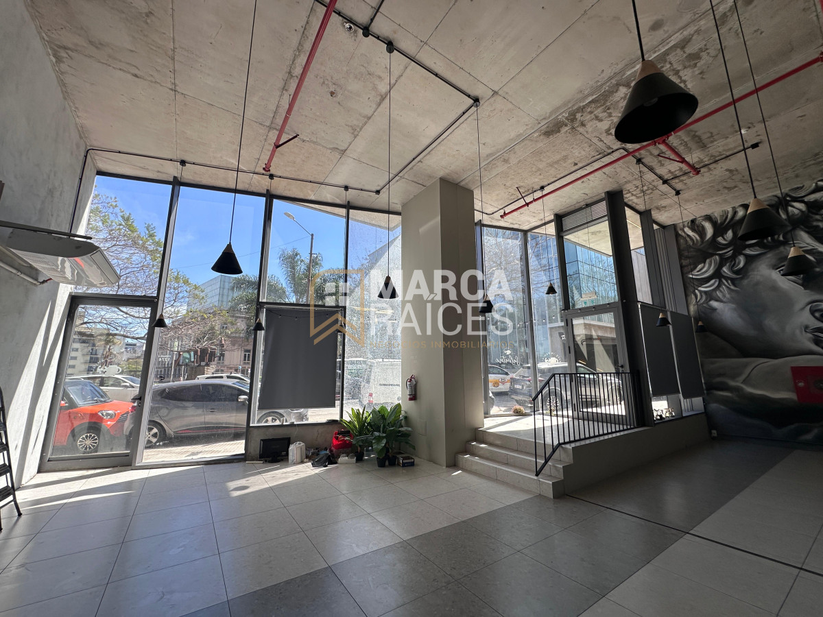 Local Comercial ID.1652 - Alquiler Local Comercial moderno de gran metraje Centro Montevideo