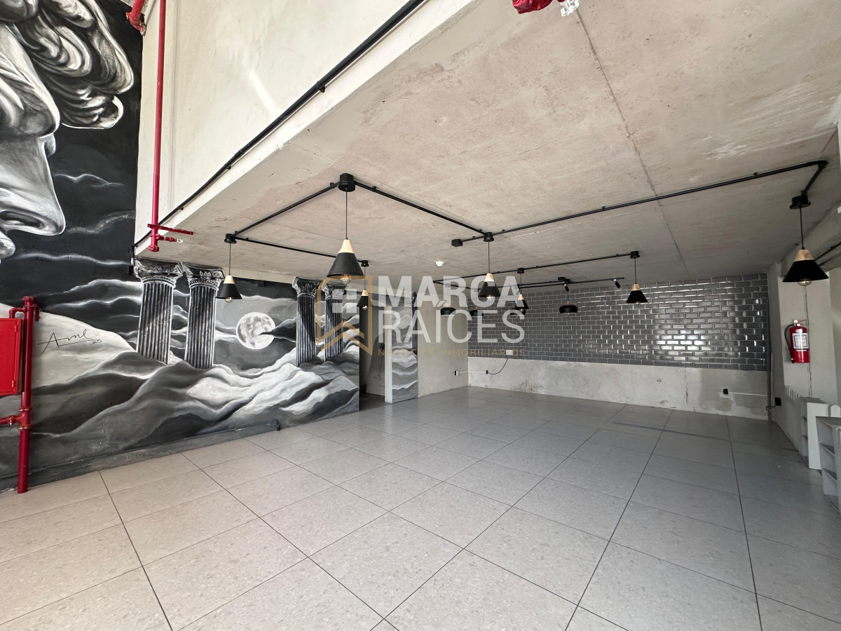 Local Comercial ID.1652 - Alquiler Local Comercial moderno de gran metraje Centro Montevideo
