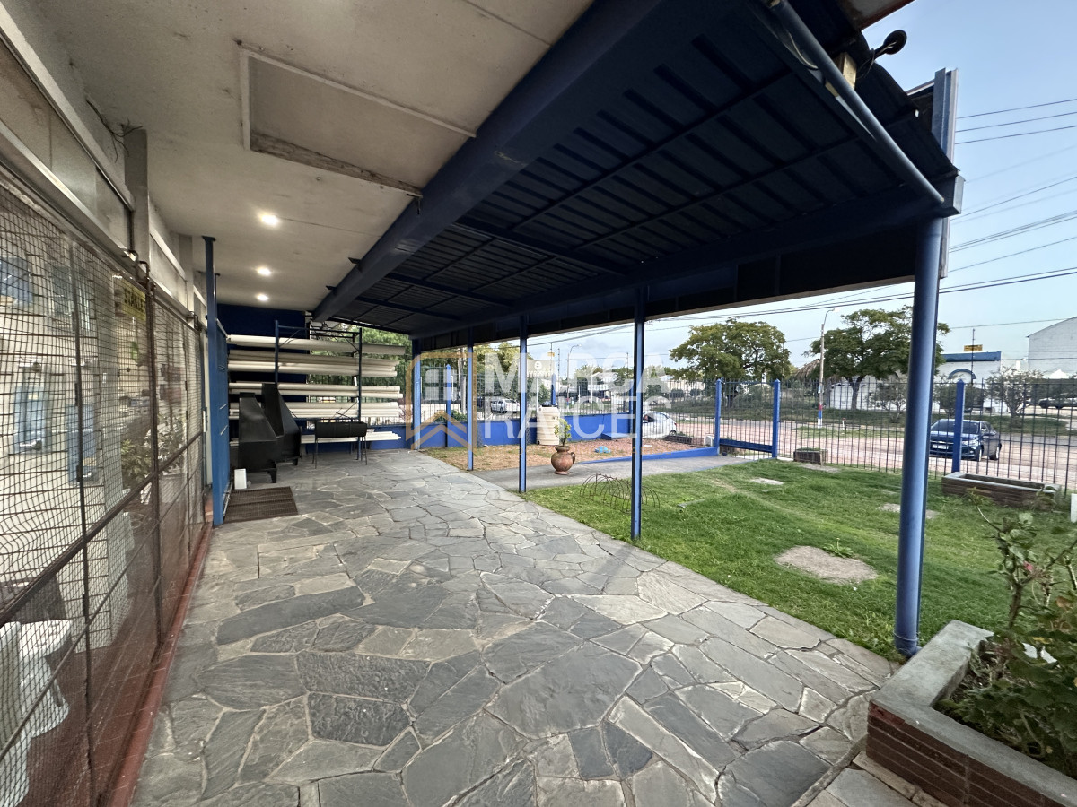 Local Comercial ID.1478 - Gran Oportunidad Venta Local + 2 casas + Depósito en esquina estratégica con Comercio Funcionando Paso de La Arena Montevideo