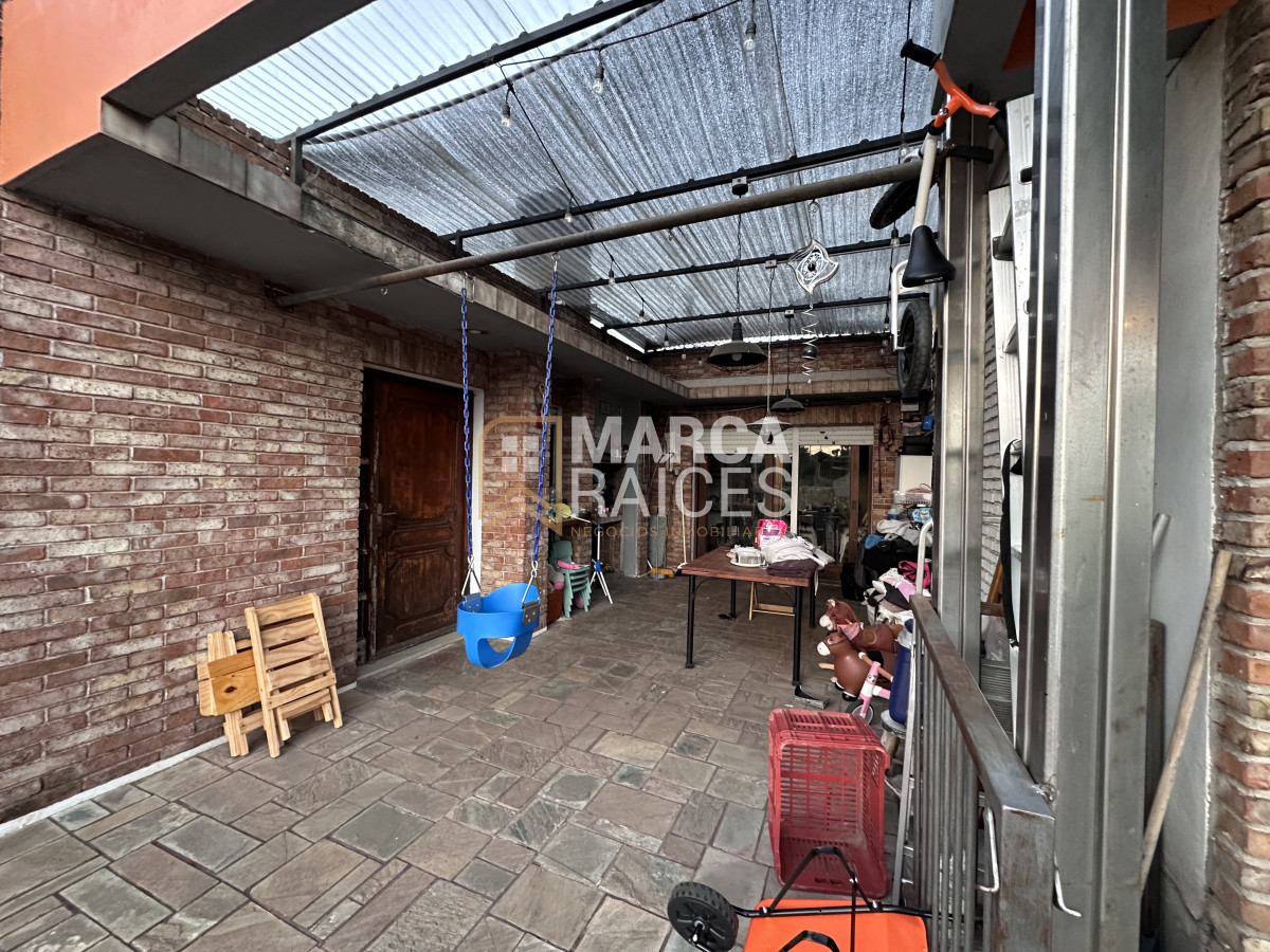 Local Comercial ID.1478 - Gran Oportunidad Venta Local + 2 casas + Depósito en esquina estratégica con Comercio Funcionando Paso de La Arena Montevideo