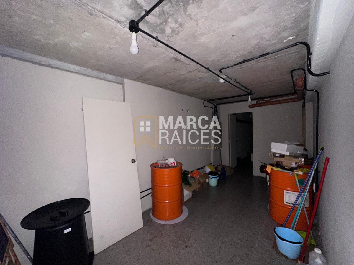 Local Comercial ID.1652 - Alquiler Local Comercial moderno de gran metraje Centro Montevideo