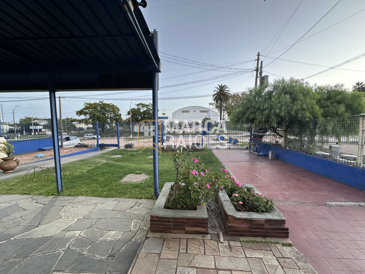 Local Comercial ID.1478 - Gran Oportunidad Venta Local + 2 casas + Depósito en esquina estratégica con Comercio Funcionando Paso de La Arena Montevideo