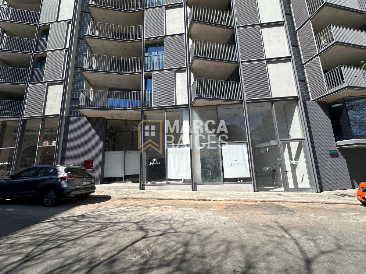 Local Comercial ID.1652 - Alquiler Local Comercial moderno de gran metraje Centro Montevideo