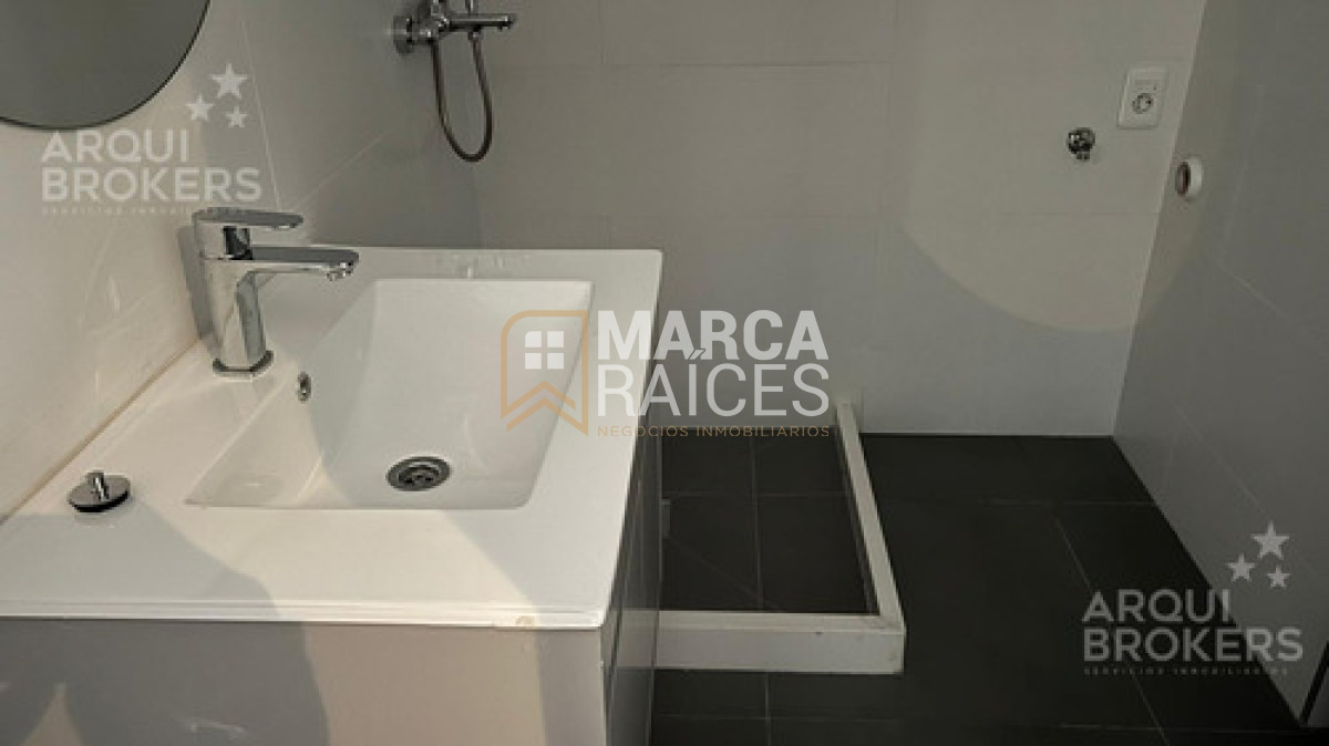 Local Comercial ID.1306 - Venta Local Comercial Doble Altura Con Renta Tres Cruces Montevideo