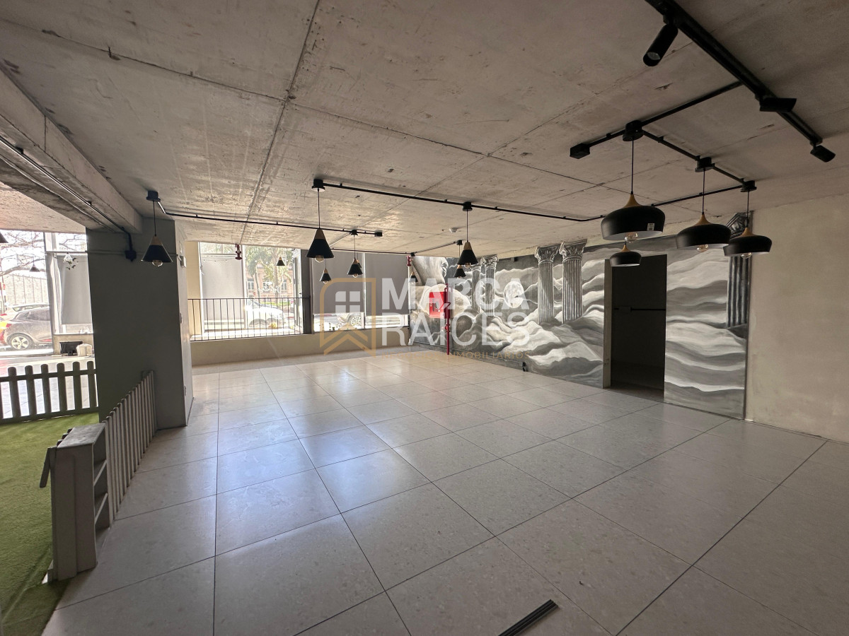 Local Comercial ID.1652 - Alquiler Local Comercial moderno de gran metraje Centro Montevideo