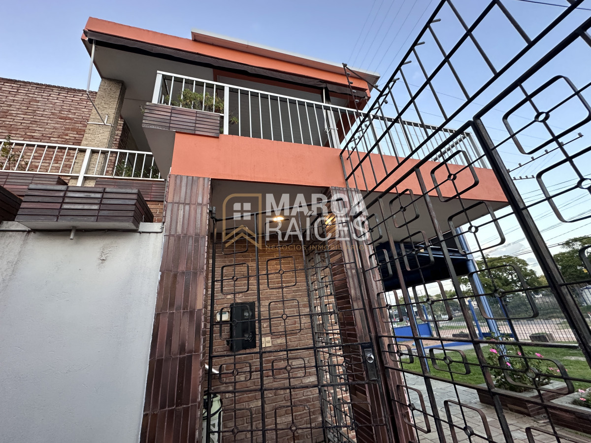 Local Comercial ID.1478 - Gran Oportunidad Venta Local + 2 casas + Depósito en esquina estratégica con Comercio Funcionando Paso de La Arena Montevideo