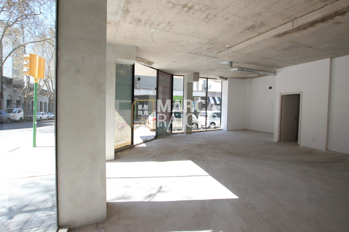 Local Comercial ID.1515 - Venta Local comercial nuevo con muy buena renta en Cordon Montevideo