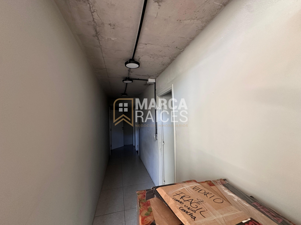 Local Comercial ID.1652 - Alquiler Local Comercial moderno de gran metraje Centro Montevideo