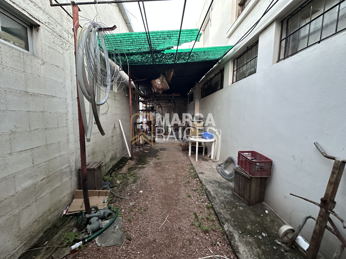 Local Comercial ID.1478 - Gran Oportunidad Venta Local + 2 casas + Depósito en esquina estratégica con Comercio Funcionando Paso de La Arena Montevideo